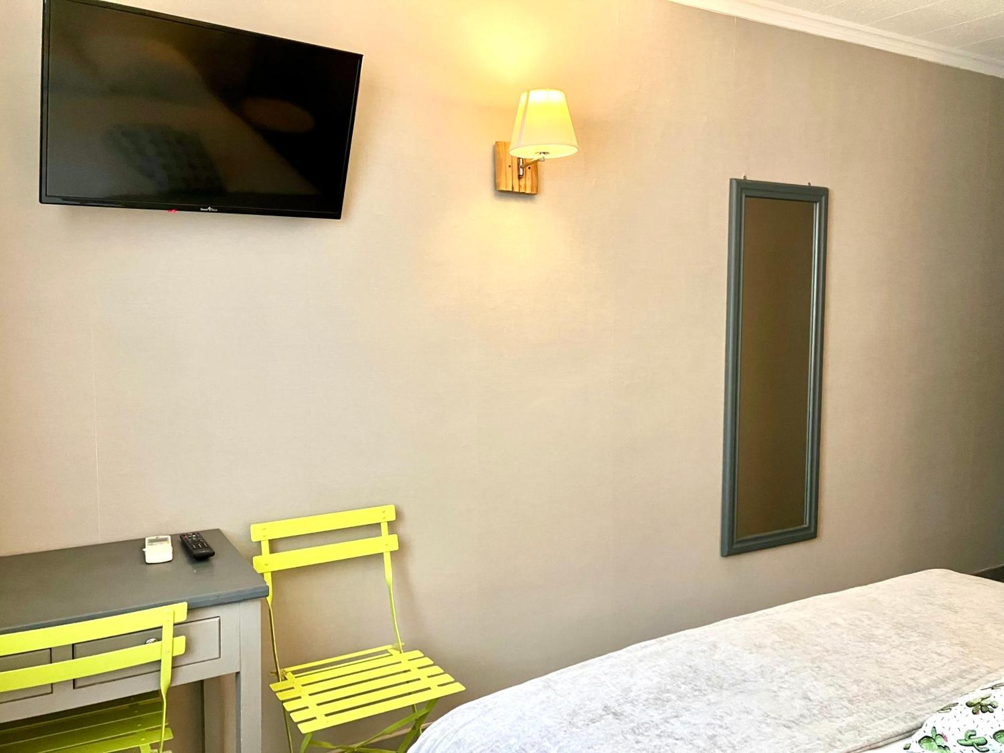 Hotel Lou Marques Saintes-Maries-de-la-Mer Exteriör bild
