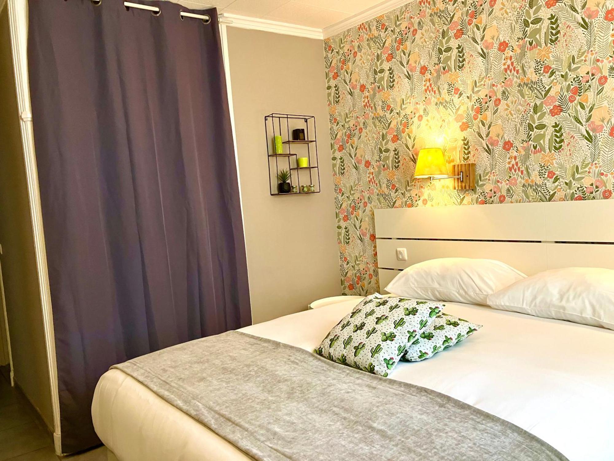 Hotel Lou Marques Saintes-Maries-de-la-Mer Exteriör bild